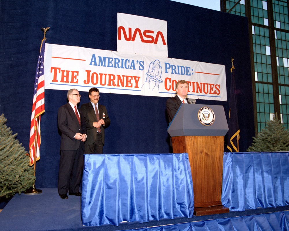 QUAYLE AT NASA