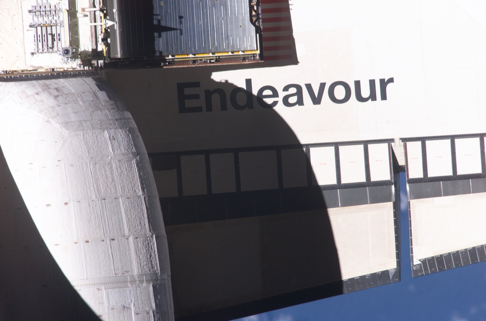 Endeavour on approach to ISS for mission STS-111 UF2 / Expedition Four