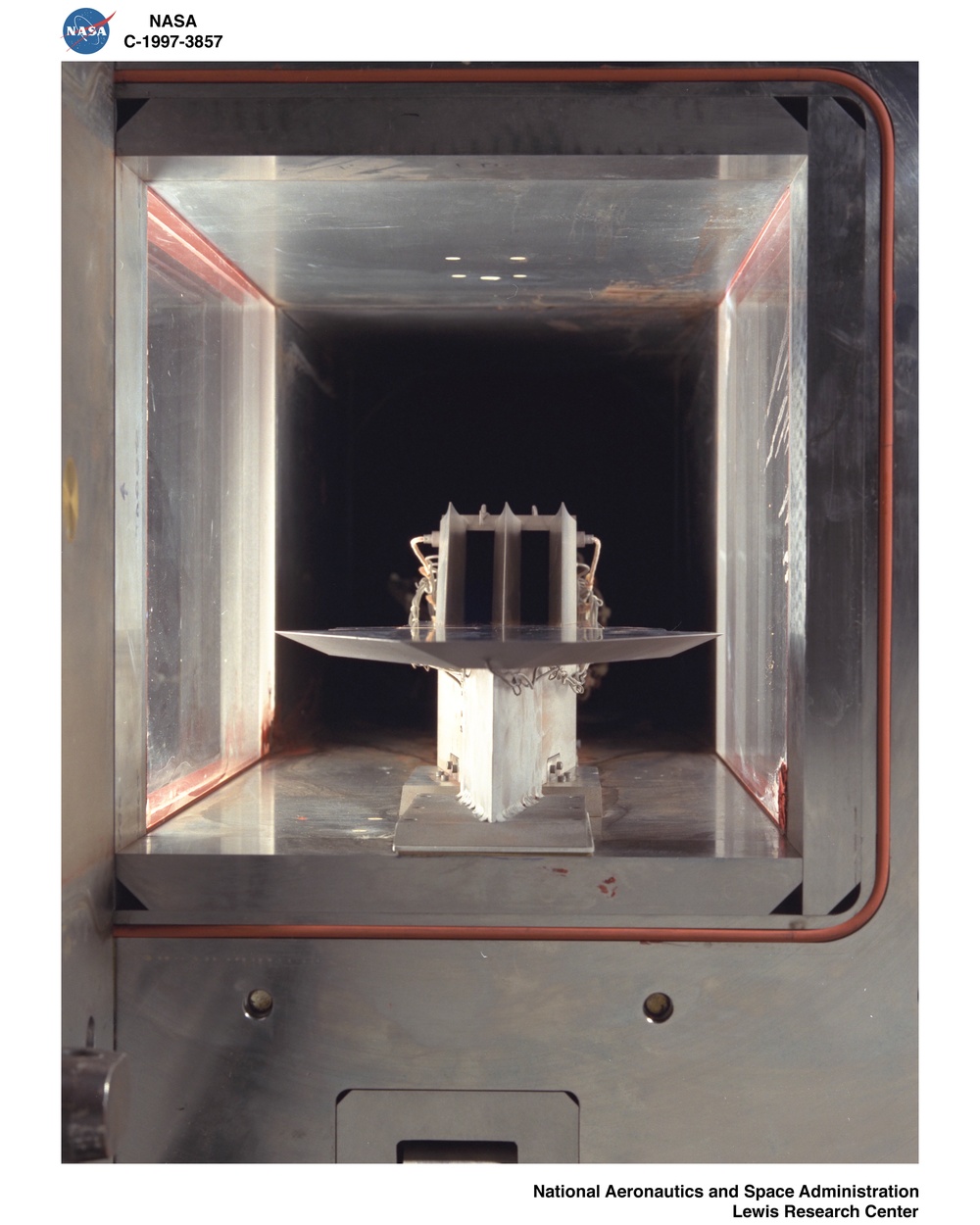 HYPERSONIC INLET MODEL IN 1X1 FOOT SUPERSONIC WIND TUNNEL