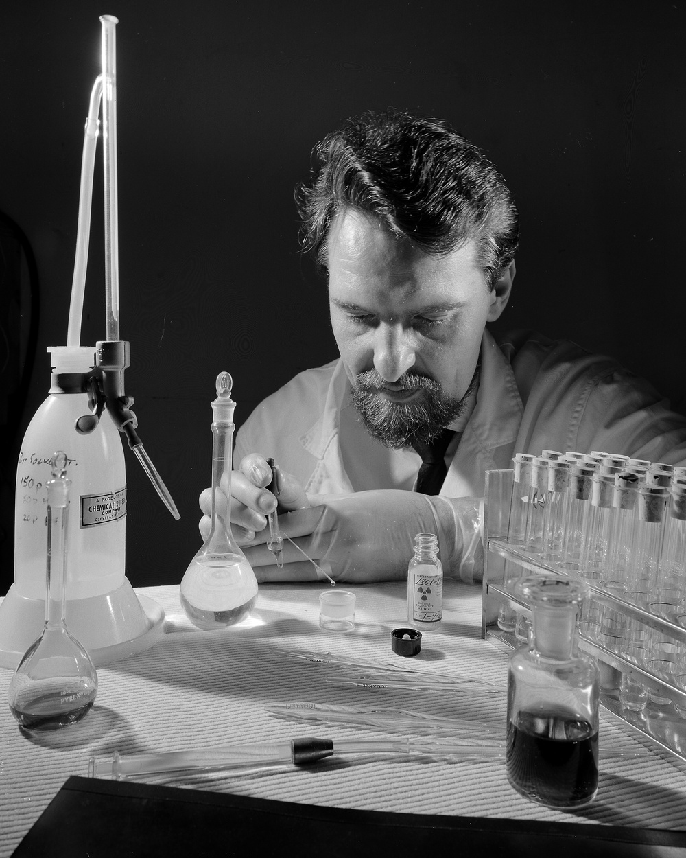 DON GRAHAM WITH RADIO ISOTOPES FOR STEEL MAGAZINE DON GRAHAM WITH RADIO ISOTOPES FOR STEEL MAGAZINE