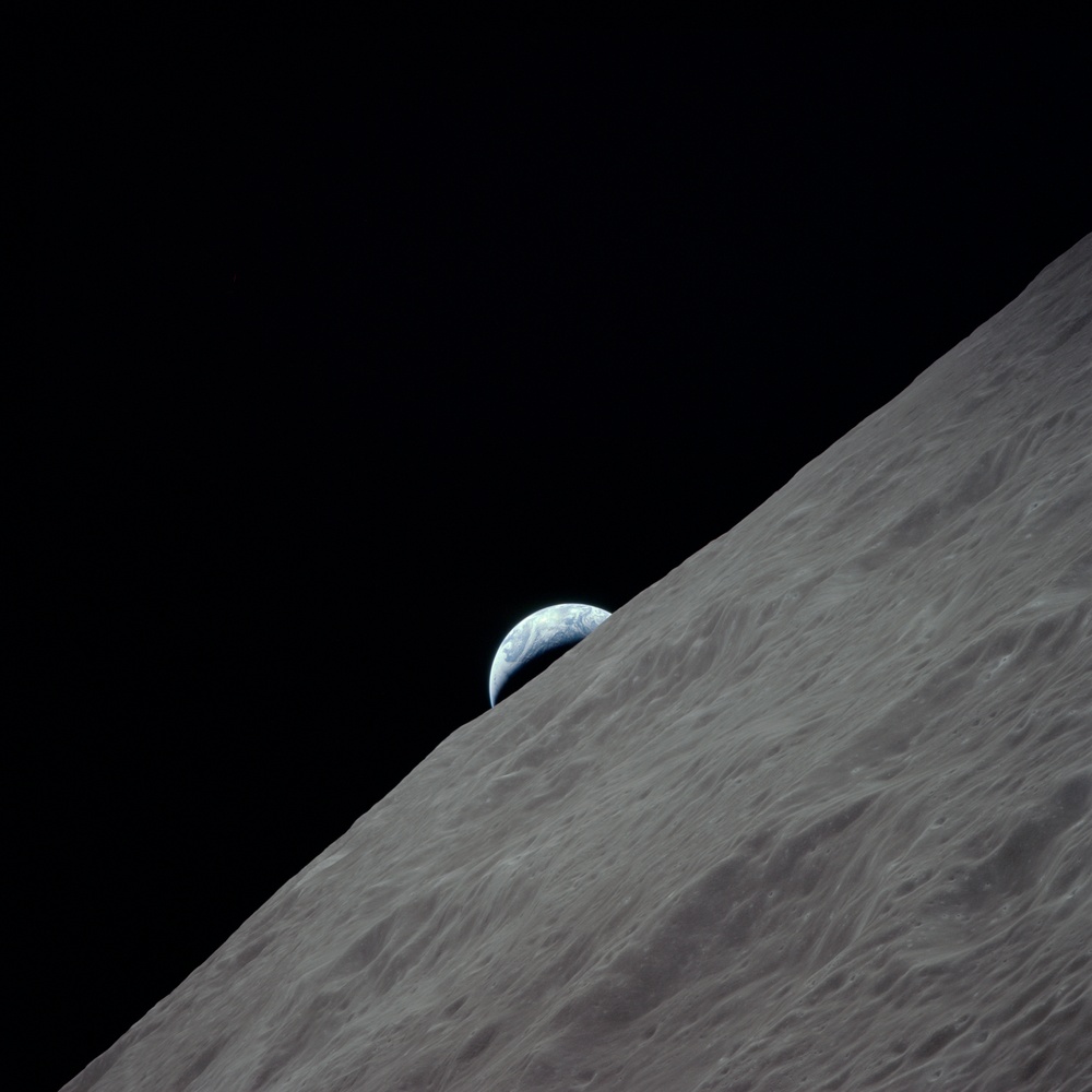 Apollo 17, Earthrise over Moon