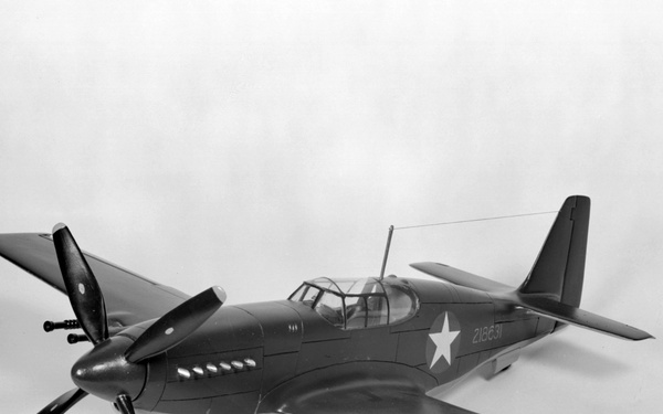 MUSTANG P-51-B MODEL