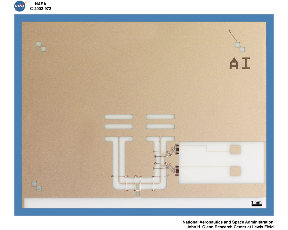 MICRO ELECTRONIC MECHANICAL SYSTEMS / MEMS / SLOTTED DIPOLE ARRAY NUMBER THREE
