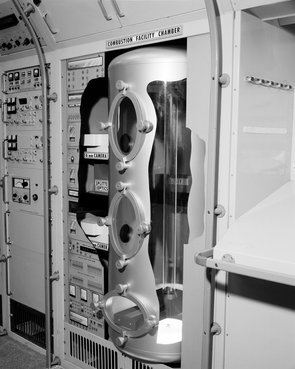 SPACE LAB MOCKUP IN THE ZERO GRAVITY FACILITY