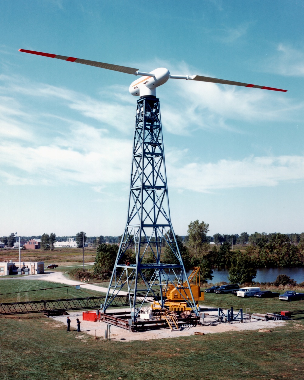 MOD-0 ON 100 FOOT TOWER SHOWING NEW BLADES AND SOFT TOWER FIXTURE