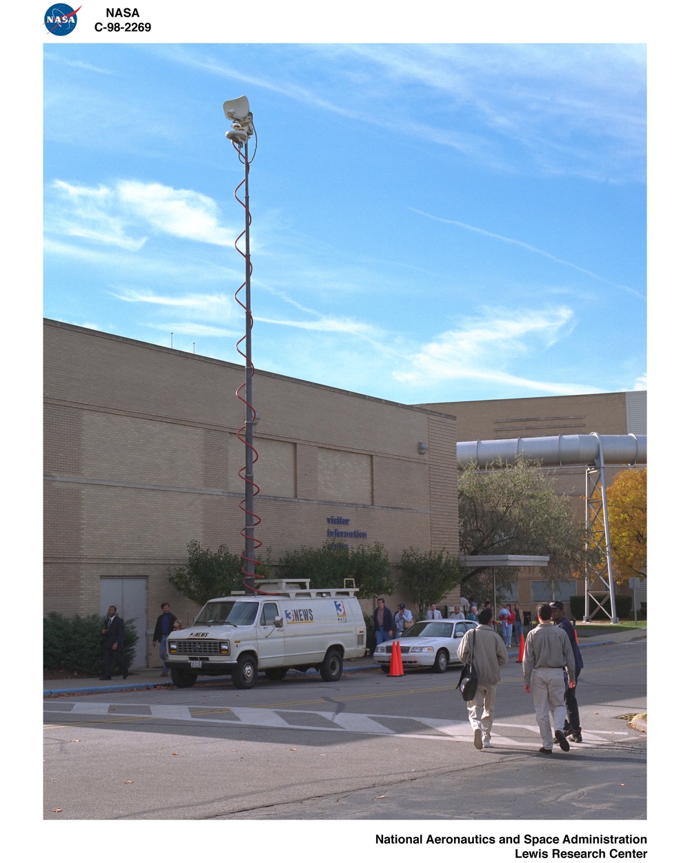 LAUNCH OF SPACE SHUTTLE STS-95 WITH JOHN GLENN ON-BOARD - UNITED STATES VICE PRESIDENT AL GORE WATCHING WITH GLENN ELEMENTARY SCHOOL SEVEN HILLS OHIO -  GUESTS AT NASA LEWIS WATCHING LAUNCH