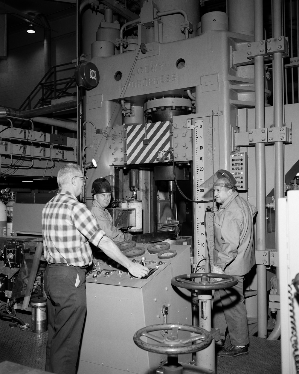 SPECIAL PROJECTS LABORATORY DIVISION - GEORGE TUNDER BRANCH CHIEF FOR STORY IN LEWIS NEWS NEWSLETTER