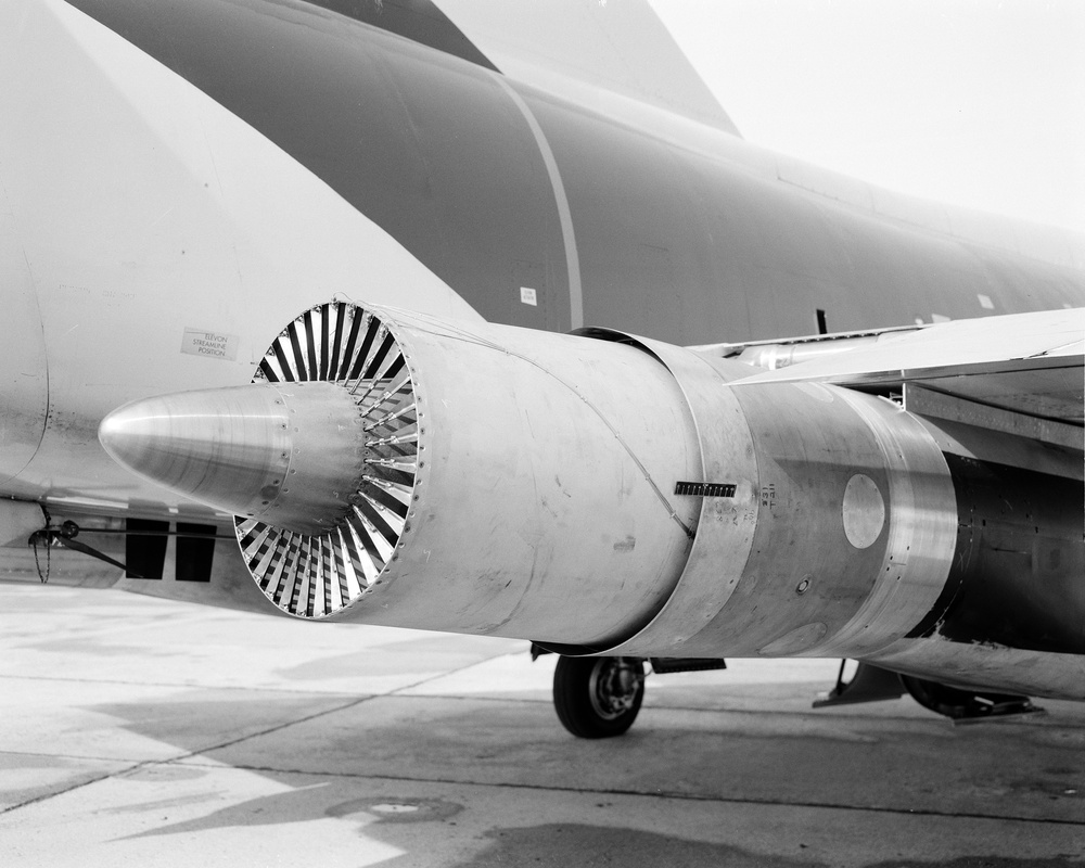 NOZZLES FOR CURRENT SERIES OF NOISE FLIGHTS ON THE F-106 AIRPLANE - COOLED PLUG NOZZLE - GENERAL ELECTRIC GE 32 SPOKE NOZZLE