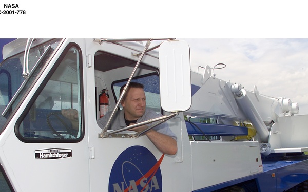 PNH HYDRAULIC MOBILE CRANE WITH GREG SCHADE