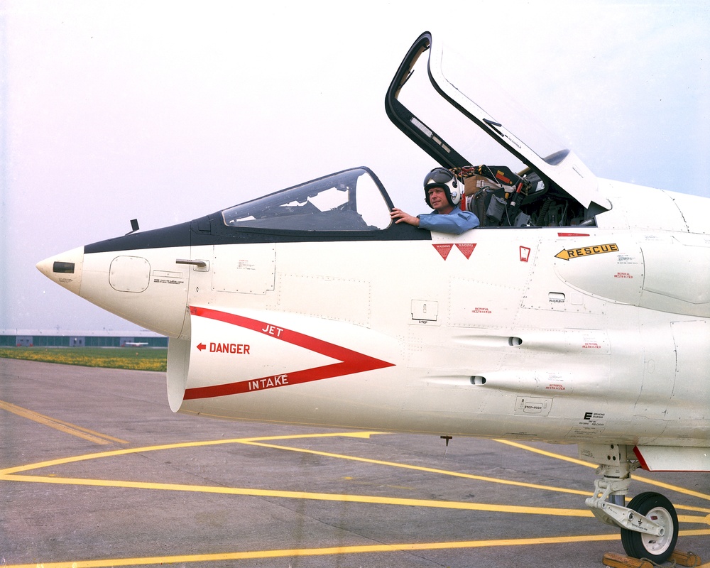 F-8 CRUSADE CHASE AIRPLANE FOR F-106 AIRPLANE PROGRAM