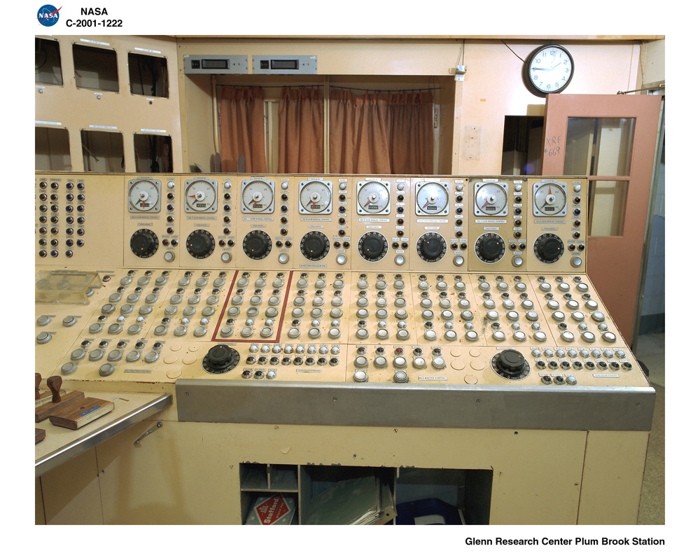 PLUM BROOK REACTOR FACILITY / UPPER CONTROL ROOM / 00106 / C3