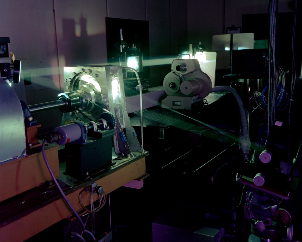 ROTARY COMBUSTION ENGINE FLOW VISUALIZATION STUDY IN SE-18 ENGINE RESEARCH BUILDING