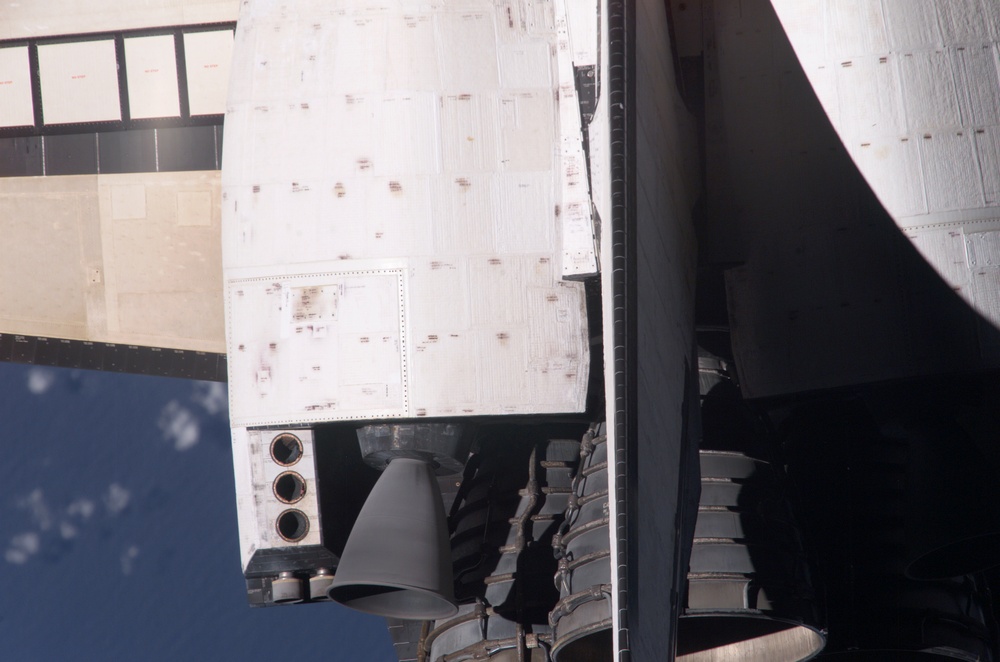 Endeavour on approach to ISS for mission STS-111 UF2 / Expedition Four