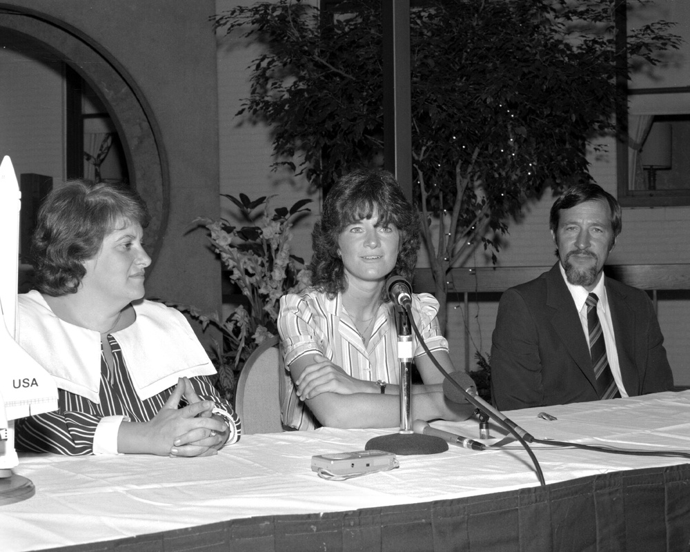 MISSION SPECIALIST SALLY RIDE AT STOUFFERS INN ON SQUARE