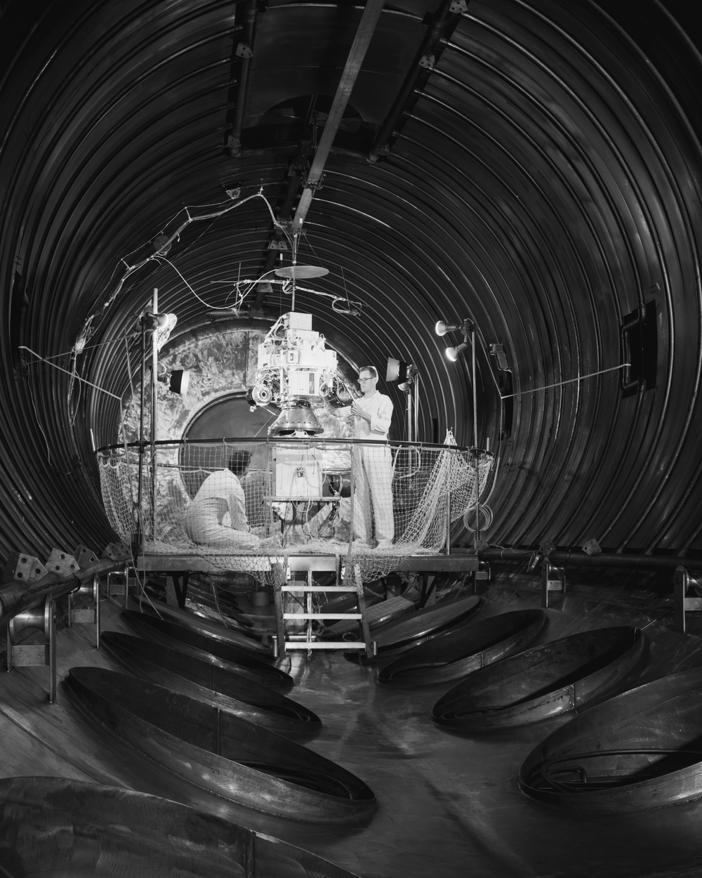 SPACE ELECTRIC RESEARCH TEST SERT I CAPSULE T3 IN TANK NO. 5 AT THE ELECTRIC PROPULSION LABORATORY EPL