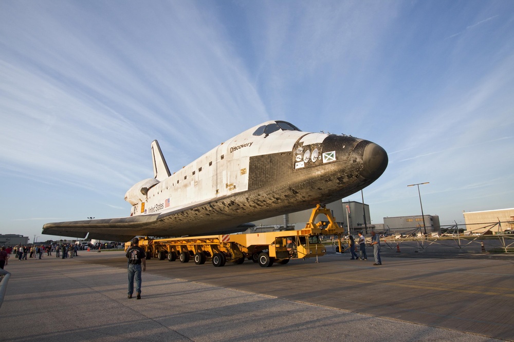 Discovery Rolls to the VAB