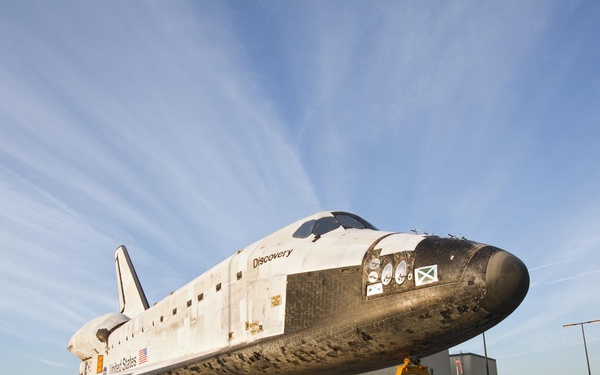 Discovery Rolls to the VAB