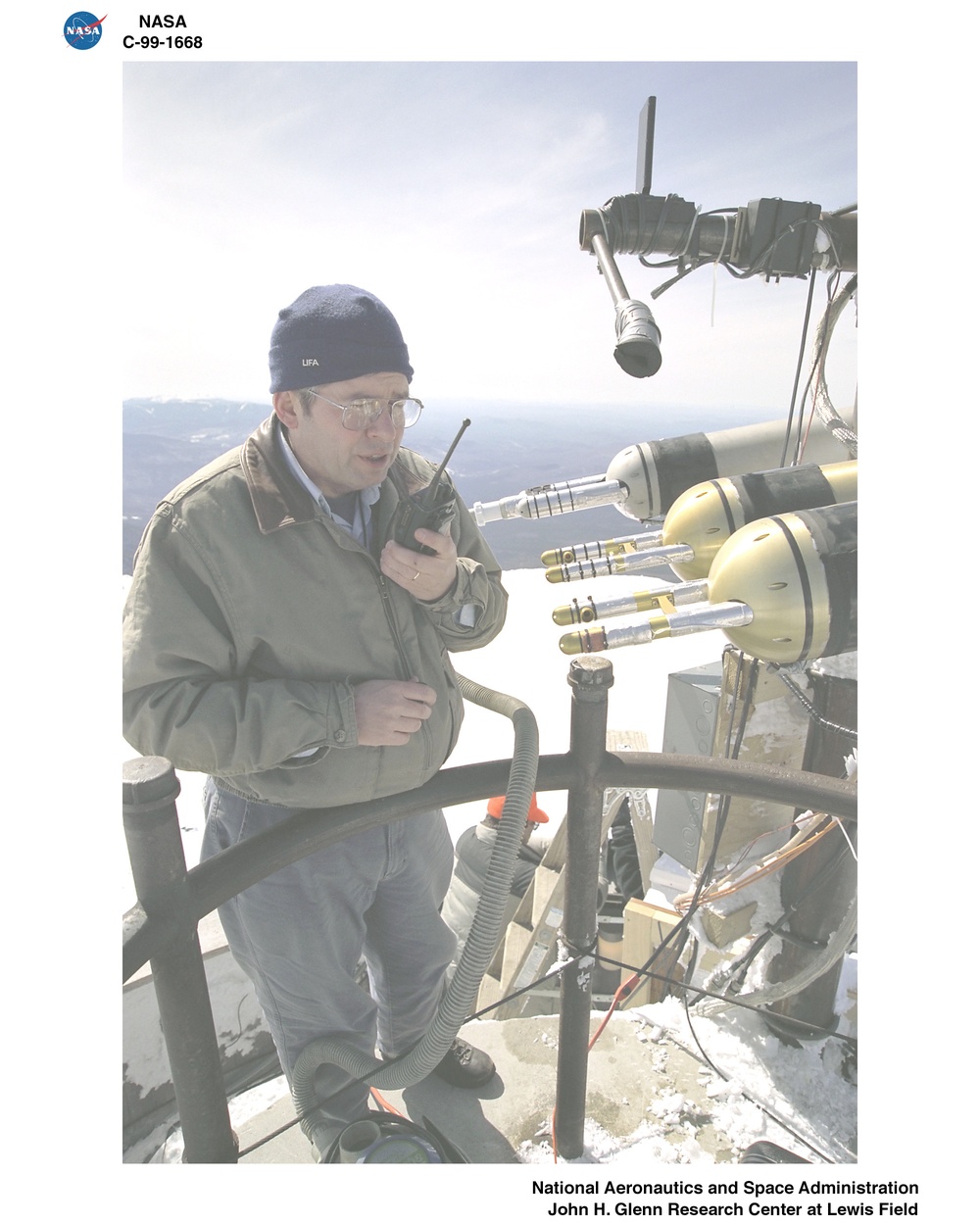 MWISP - MT WASHINGTON ICING SENSORS PROJECT - DR RYERSON ON MWO - MT WASHINGTON OBSERVATORY - TOWER WITH INSTRUMENTS