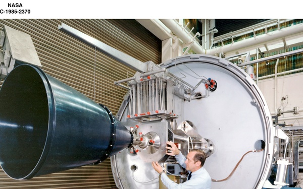 1000 TO 1 AREA RATIO ROCKET ENGINE MOUNTED IN NEW ALTITUDE TEST STAND