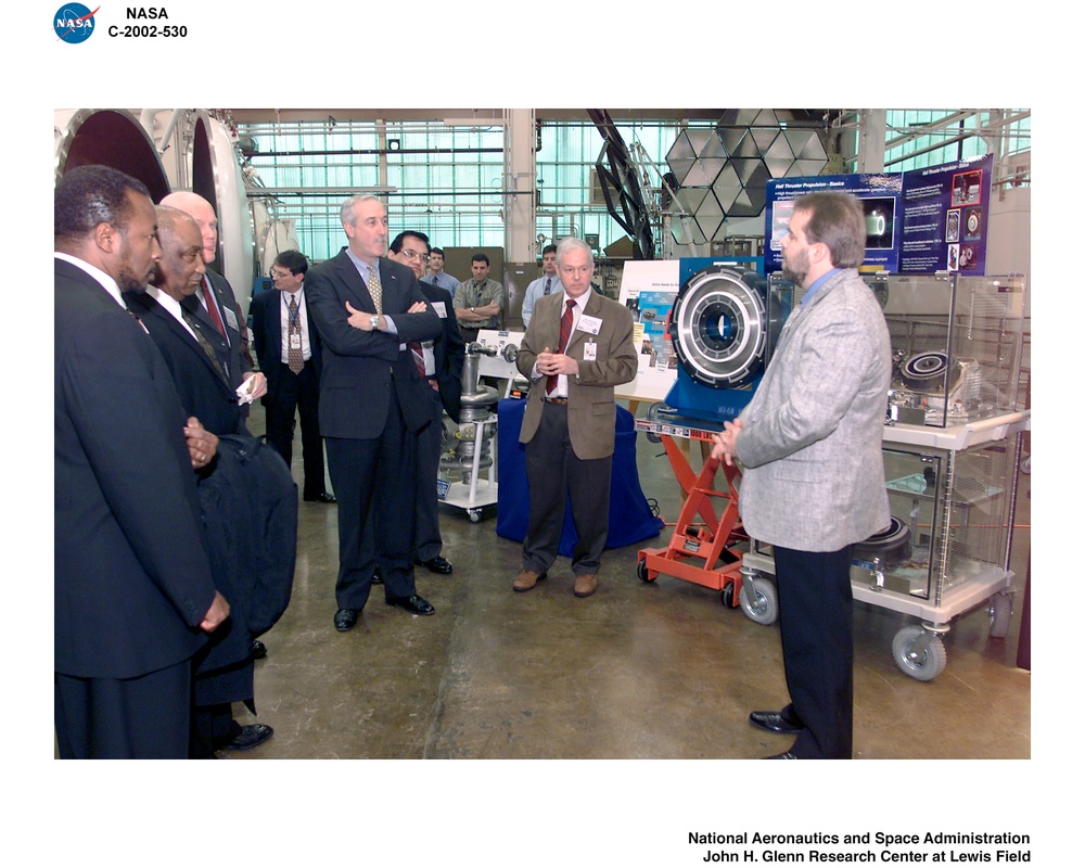 VISIT TO NASA GLENN RESEARCH CENTER BY NASA ADMINISTRATOR SEAN O'KEEFE / ELECTRIC POWER LABORATORY EPL