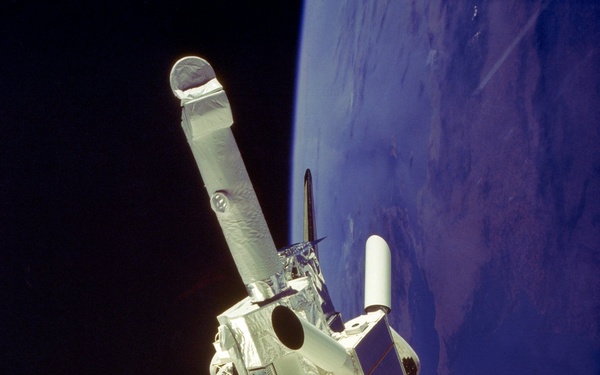 Spacelab-2 Onboard Photograph, Instrument Pointing System