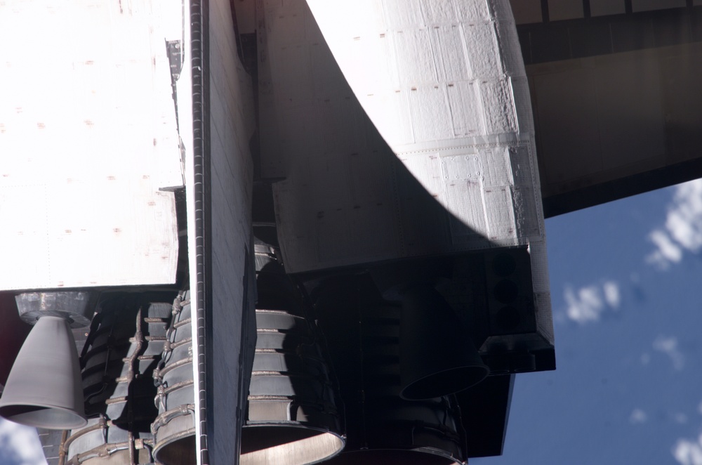Endeavour on approach to ISS for mission STS-111 UF2 / Expedition Four
