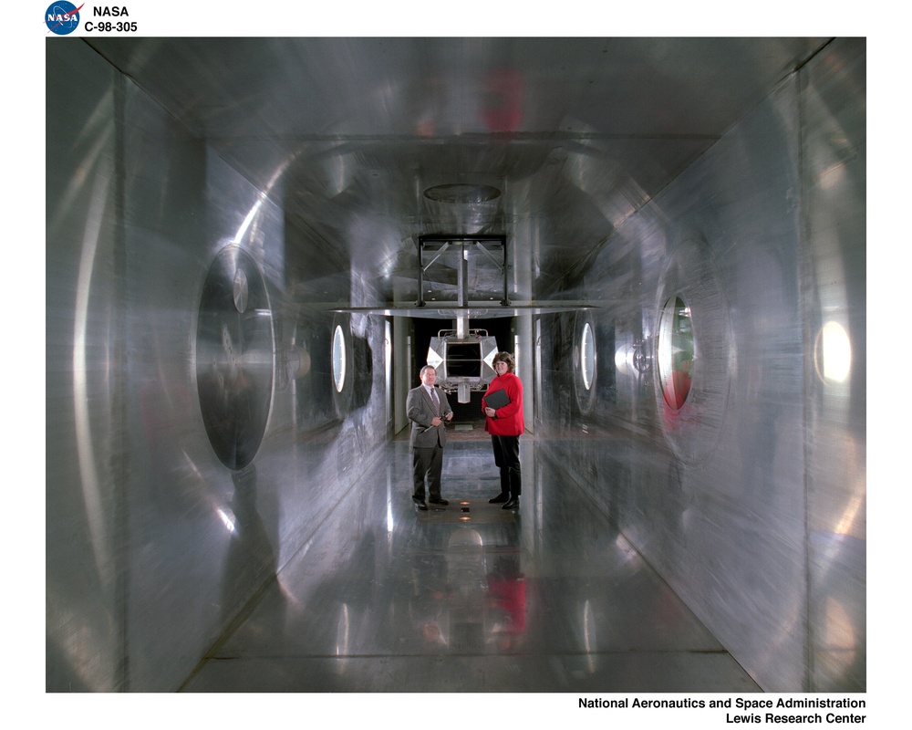 10X10 FOOT WIND TUNNEL 2D INLET J85 ENGINE MODEL