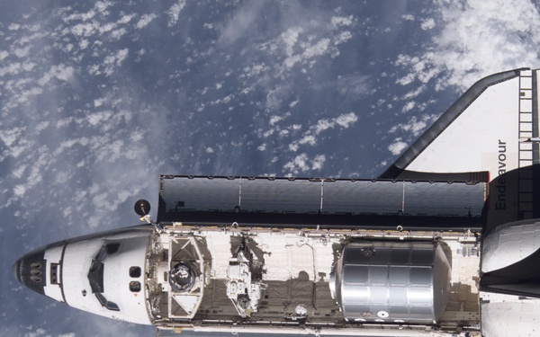 Endeavour on approach to ISS for mission STS-111 UF2 / Expedition Four