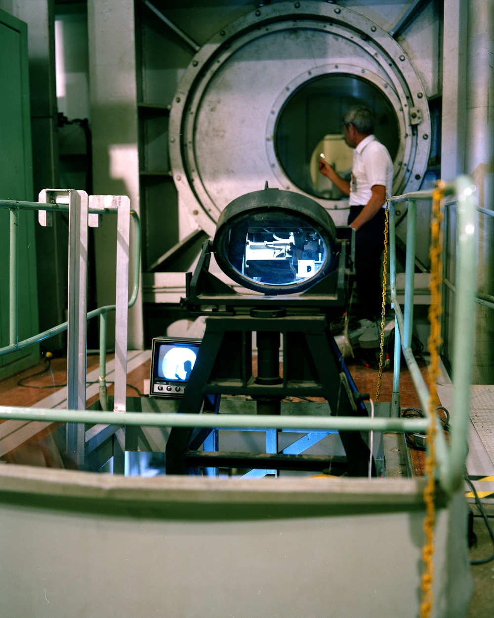 FLOW &amp; COMBUSTION DIAGNOSTIC LAB LASER