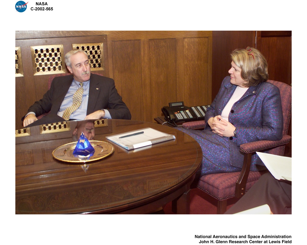 VISIT TO NASA GLENN RESEARCH CENTER BY NASA ADMINISTRATOR SEAN O'KEEFE / OFFICE OF CLEVELAND OHIO MAYOR JANE CAMPBELL