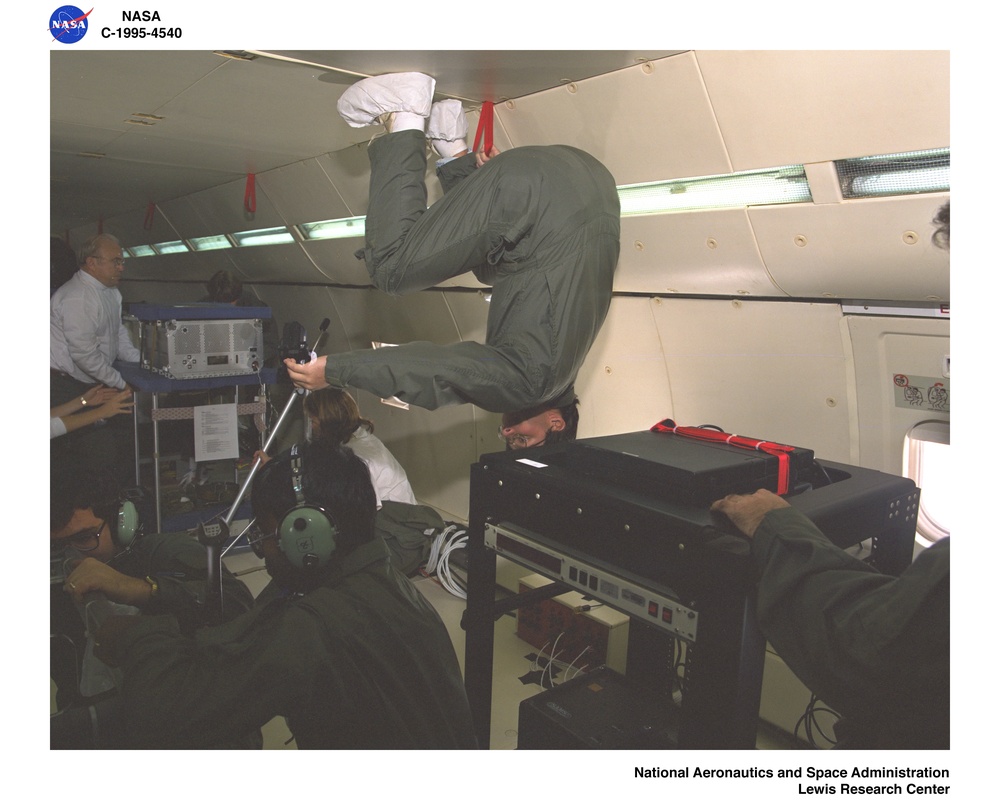 SPACE ACCELERATION MEASUREMENT SYSTEM SAMS IN-FLIGHT ON DC-9 AIRPLANE