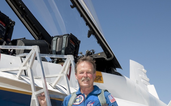 Robert 'Hoot' Gibson