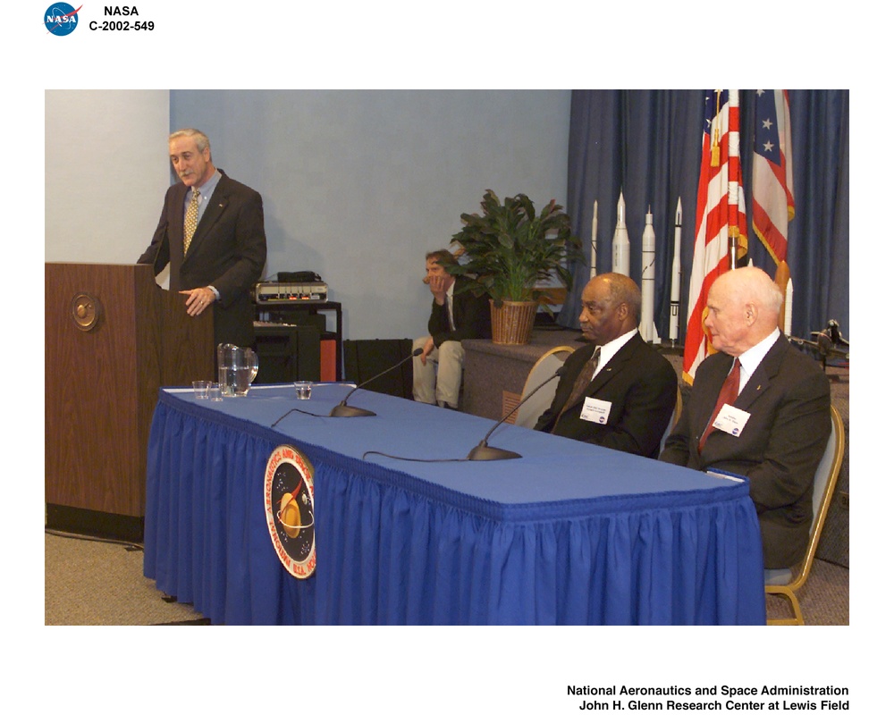 VISIT TO NASA GLENN RESEARCH CENTER BY NASA ADMINISTRATOR SEAN O'KEEFE