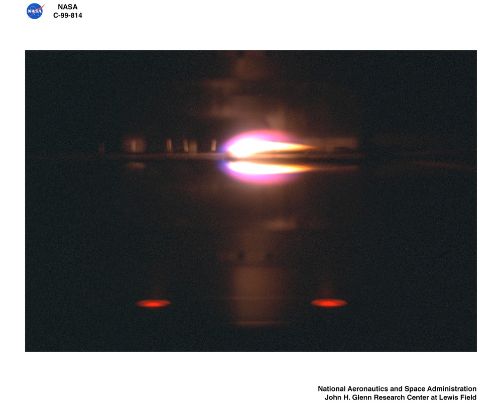 TRANSITION FROM IGNITION TO FLAME GROWTH UNDER EXTERNAL RADIATION IN THREE DIMENSIONS TIGER-3D TEST RESULTS FROM THE JAPAN MICROGRAVITY CENTER JAMIC