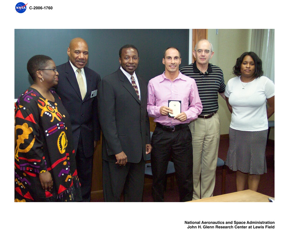 Glenn Research Center Director presents a certificate in appreciation for involvement on the Diversity Committee