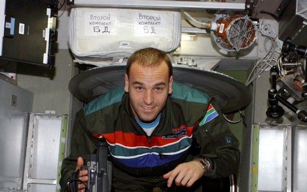 Soyuz 4 SFP Shuttleworth in the SM during Expedition Four