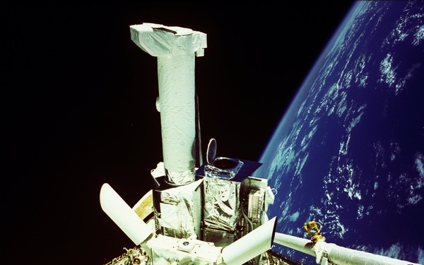 Spacelab-2 Onboard Photograph, Instrument Pointing System