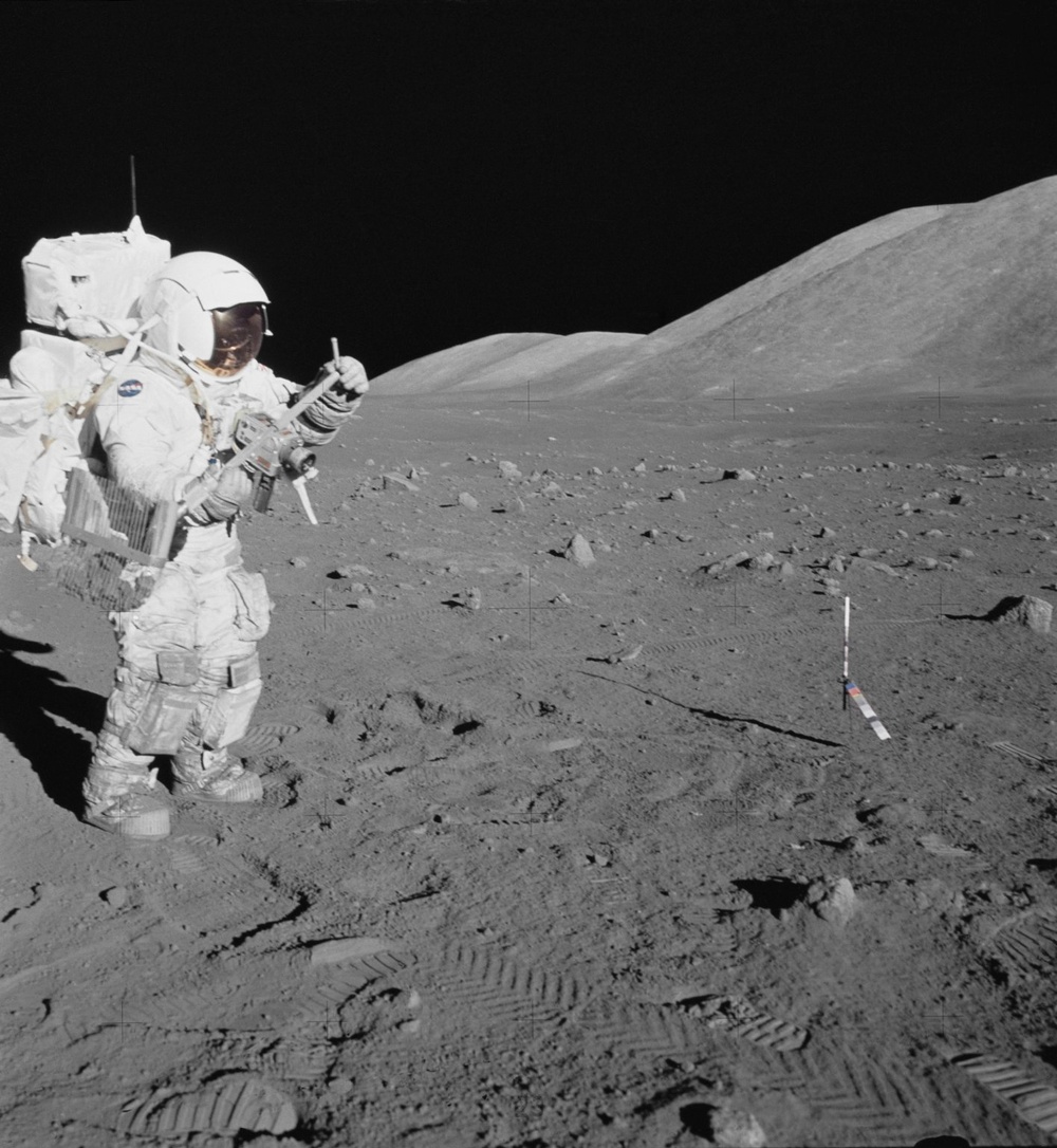 photo-as17-134-20426