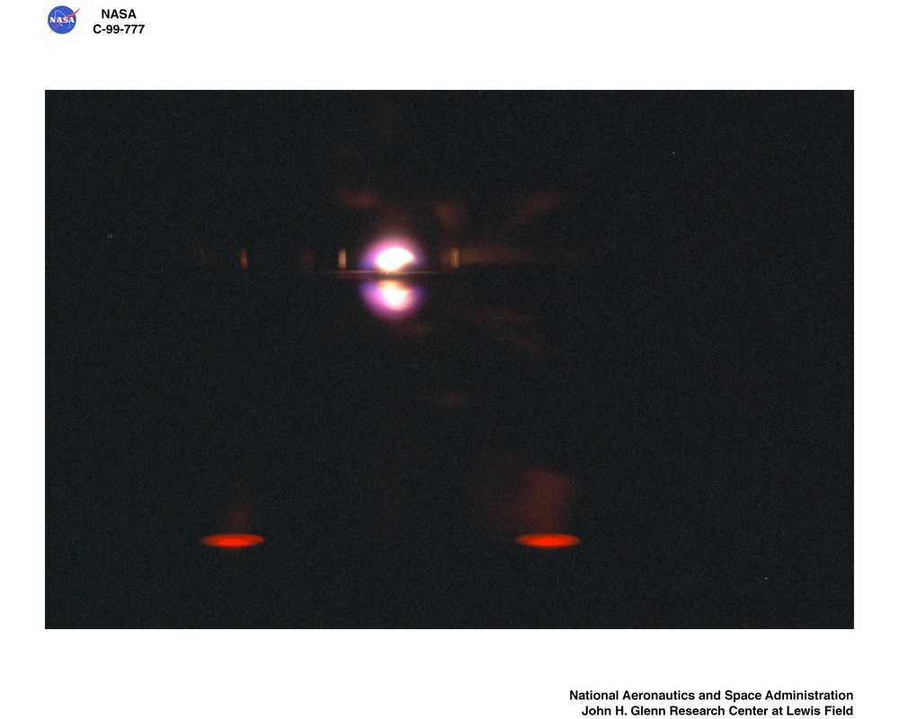 TRANSITION FROM IGNITION TO FLAME GROWTH UNDER EXTERNAL RADIATION IN THREE DIMENSIONS TIGER-3D TEST RESULTS FROM THE JAPAN MICROGRAVITY CENTER JAMIC