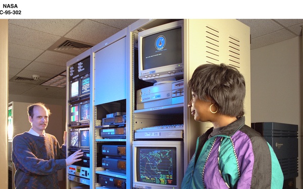 NASA LEWIS RESEARCH CENTER USER OPERATIONS FACILITY EQUIPMENT AREA  AND SOFTWARE DEVELOPMENT AND SCIENCE SUPPORT AREA