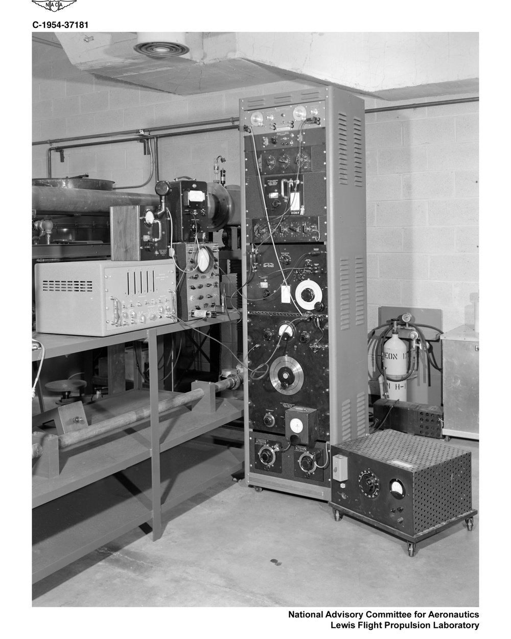 EQUIPMENT FOR MEASURING INTERNAL FRICTION AT LIQUID HELIUM TEMPERATURES