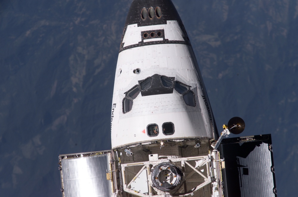 Endeavour on approach to ISS for mission STS-111 UF2 / Expedition Four