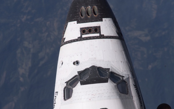 Endeavour on approach to ISS for mission STS-111 UF2 / Expedition Four