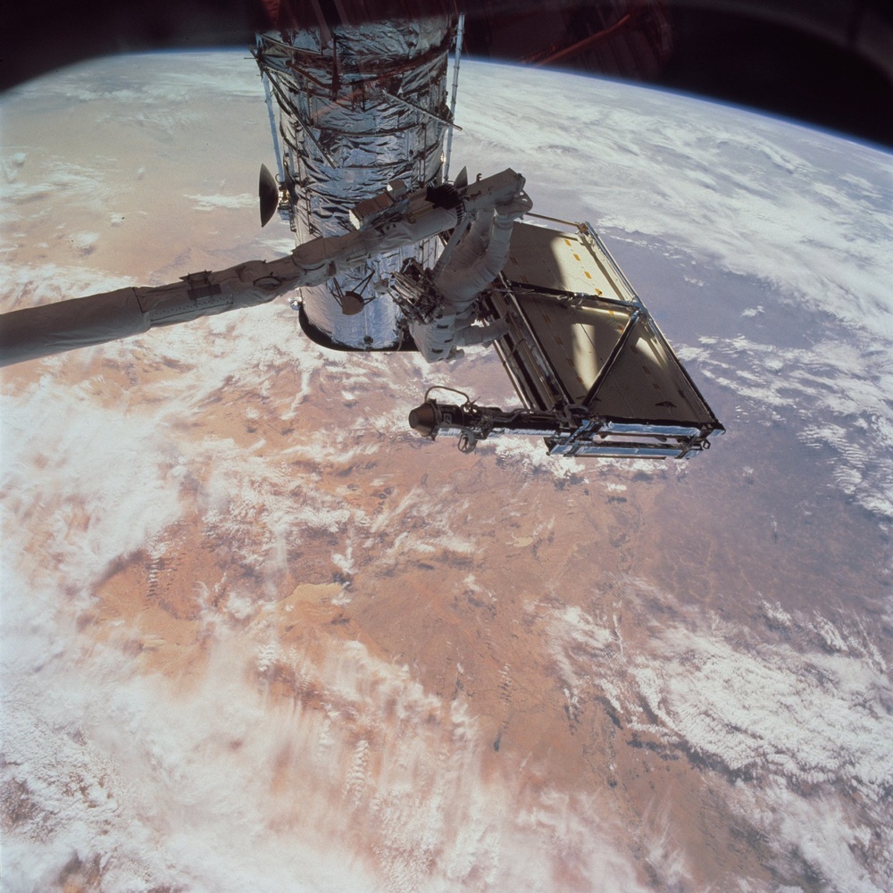 photo-sts109-716-025