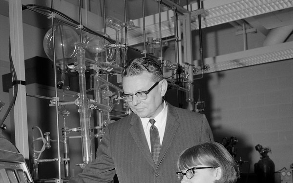 SCIENCE FAIR WINNER MARY LAD DAUGHTER OF DR LAD NASA