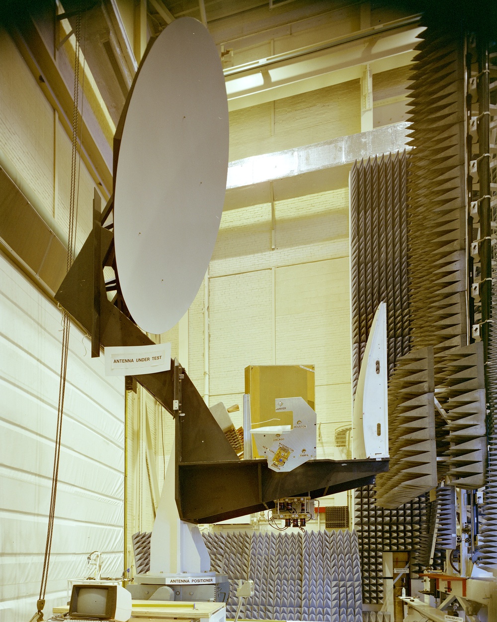 TRW POC ANTENNA IN SEMINAR FASHION TO PREVIOUS PHOTOS