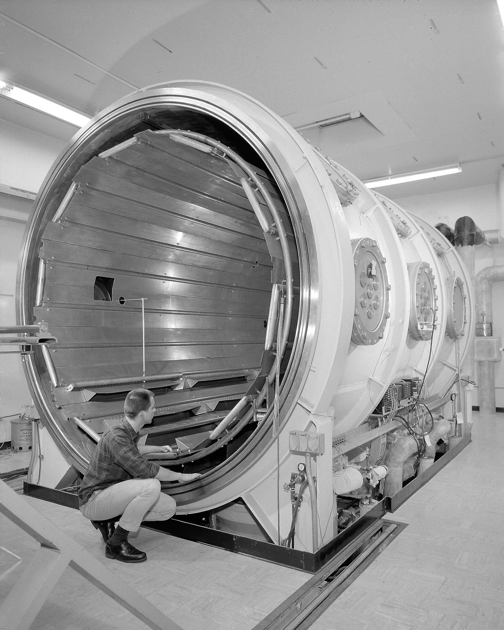 THRUSTER TESTING TANKS NO. 7 - 3 - PANELS IN PROP HOUSE