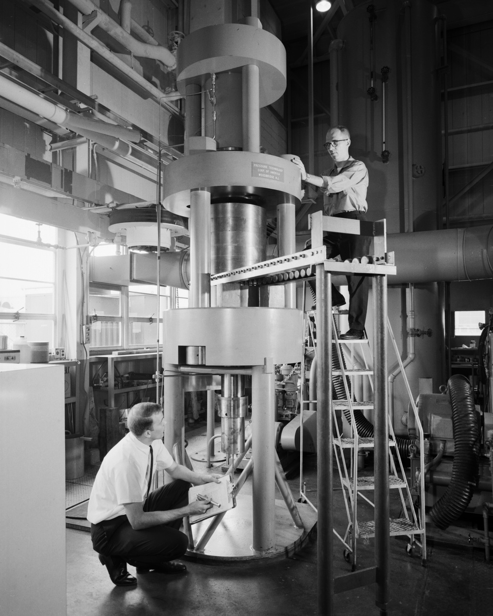 MATERIALS &amp; STRESSES M&amp;S DIVISION FACILITIES IN THE MATERIALS &amp; STRESSES M&amp;S BUILDING - MATERIALS PROCESSING LABORATORY MPL - SPECIAL PROJECTS LABORATORY SPL - KILOBAR HYDROSTATIC EXTRUSION PRESS