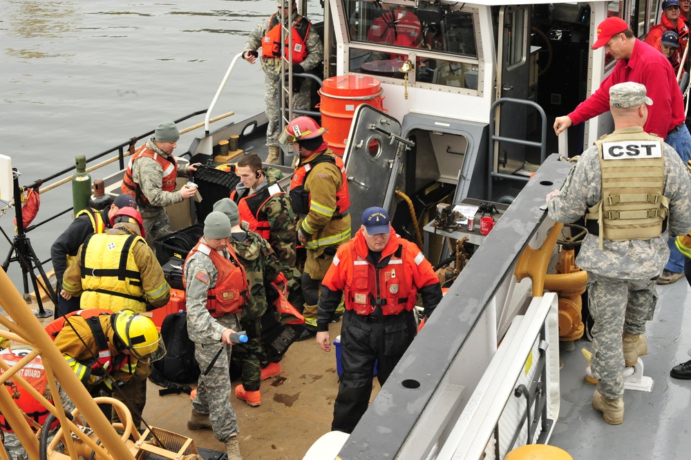 55th Civil Support Team participates in multi-organization maritime response training