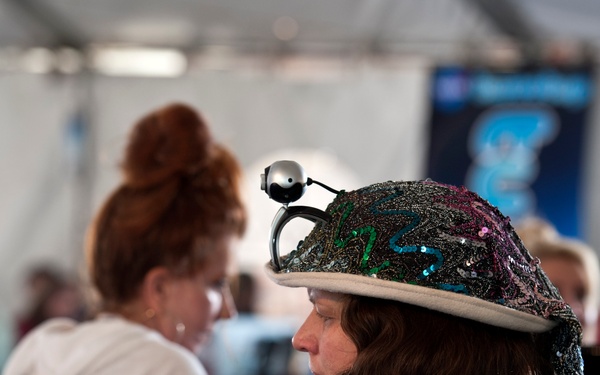 STS134 Tweetup (201104280009HQ)